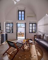 Firalia, Casa In Rock Suites