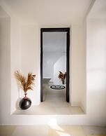 Firalia, Casa In Rock Suites