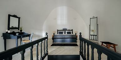 Firalia, Casa In Rock Suites