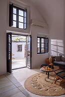 Firalia, Casa In Rock Suites