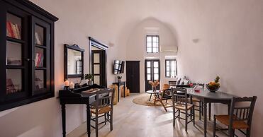 Firalia, Casa In Rock Suites