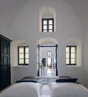 Firalia, Casa In Rock Suites