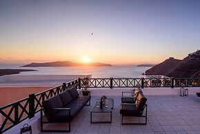 Firalia, Casa In Rock Suites