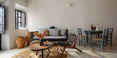 Firalia, Casa In Rock Suites