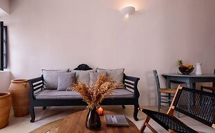 Firalia, Casa In Rock Suites