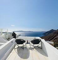 Firalia, Casa In Rock Suites