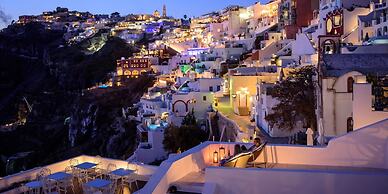 Firalia, Casa In Rock Suites