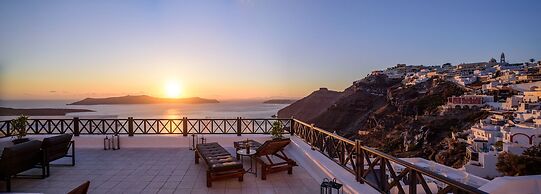 Firalia, Casa In Rock Suites