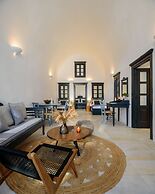 Firalia, Casa In Rock Suites