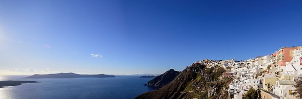 Firalia, Casa In Rock Suites