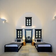 Firalia, Casa In Rock Suites