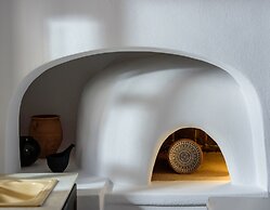 Firalia, Casa In Rock Suites