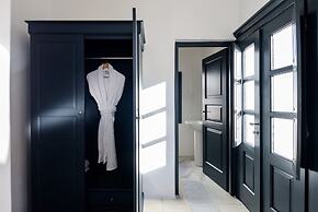 Firalia, Casa In Rock Suites