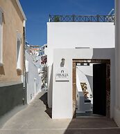 Firalia, Casa In Rock Suites