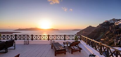 Firalia, Casa In Rock Suites