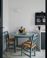 Firalia, Casa In Rock Suites