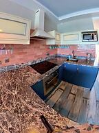 Deluxe Beach Apartment- Sleeps 2 & Private Terrace