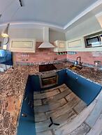 Deluxe Beach Apartment- Sleeps 2 & Private Terrace