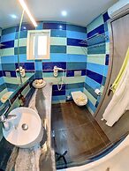 Deluxe Beach Apartment- Sleeps 2 & Private Terrace