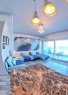 Deluxe Beach Apartment- Sleeps 2 & Private Terrace