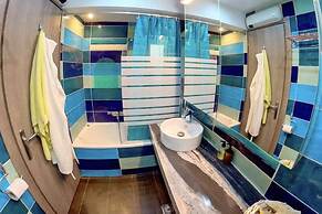 Deluxe Beach Apartment- Sleeps 2 & Private Terrace