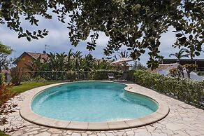 City Cottage With Garden and Pool by Wonderful Italy