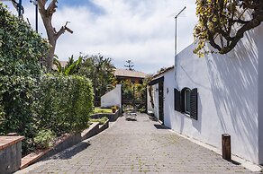 City Cottage With Garden and Pool by Wonderful Italy