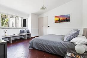 City Cottage With Garden and Pool by Wonderful Italy