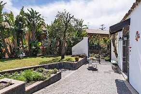 City Cottage With Garden and Pool by Wonderful Italy