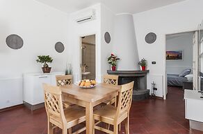 City Cottage With Garden and Pool by Wonderful Italy