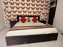 Roomshala 032 Silver Key Sector 9