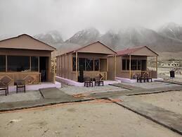 Pangong Sunrise Cottage & Resort
