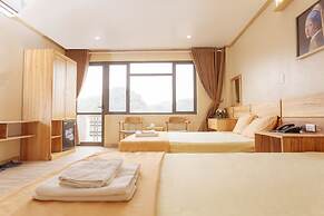 Republic Hostel Cat Ba