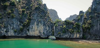 Republic Hostel Cat Ba