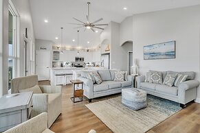 Born To Beach 4 Bedroom Home by RedAwning