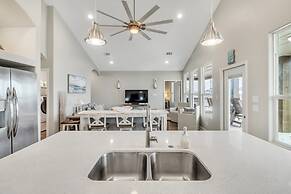 Born To Beach 4 Bedroom Home by RedAwning