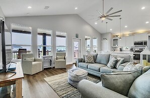 Born To Beach 4 Bedroom Home by RedAwning