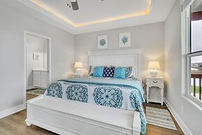 Born To Beach 4 Bedroom Home by RedAwning