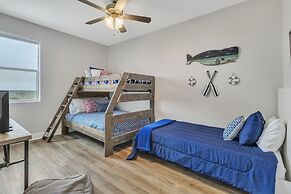 Born To Beach 4 Bedroom Home by RedAwning