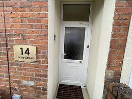 Impeccable 4-bed Home Away From Home in Swindon