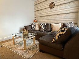 Impeccable 4-bed Home Away From Home in Swindon