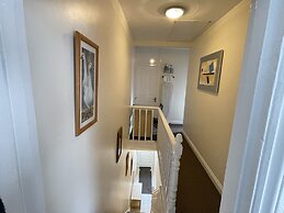 Impeccable 4-bed Home Away From Home in Swindon