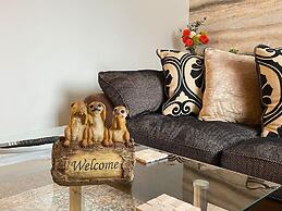 Impeccable 4-bed Home Away From Home in Swindon