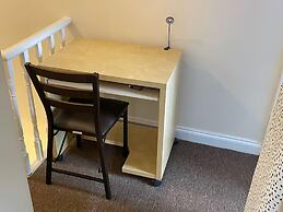 Impeccable 4-bed Home Away From Home in Swindon