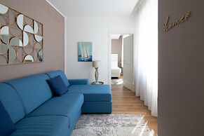 Vis a Vis Apartments