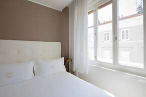 Vis a Vis Apartments