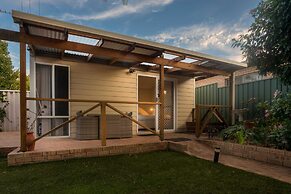 Studio Granny Flat in Melville With Patio
