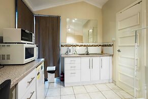 Studio Granny Flat in Melville With Patio