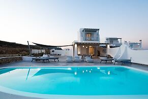3-bed Villa in Mykonos With Private Pool