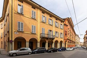 Wooden Design Apartment by Wonderful Italy